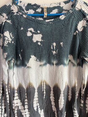 XCVI Waffle Knit Sweater Womens Medium Tie Dye Blue Gray Casual Cozy Top